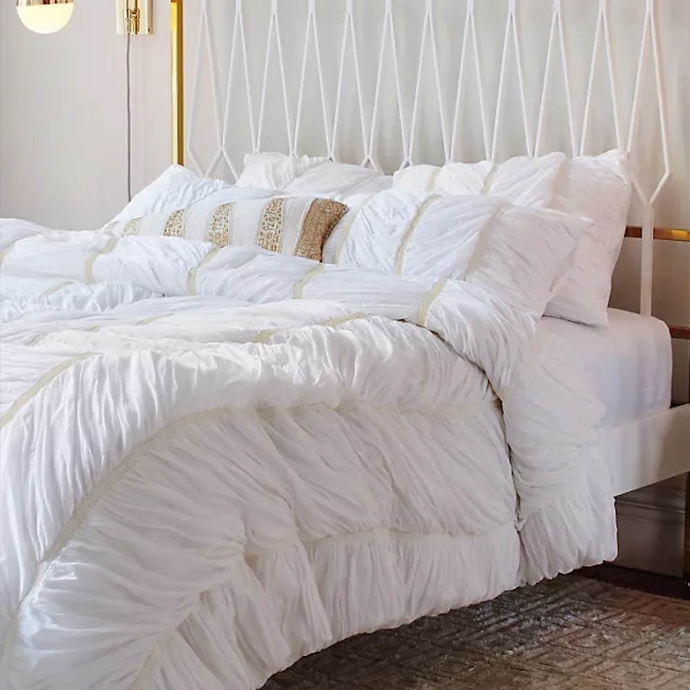 Bertilia Striped Collection Pair of Standard Shams White